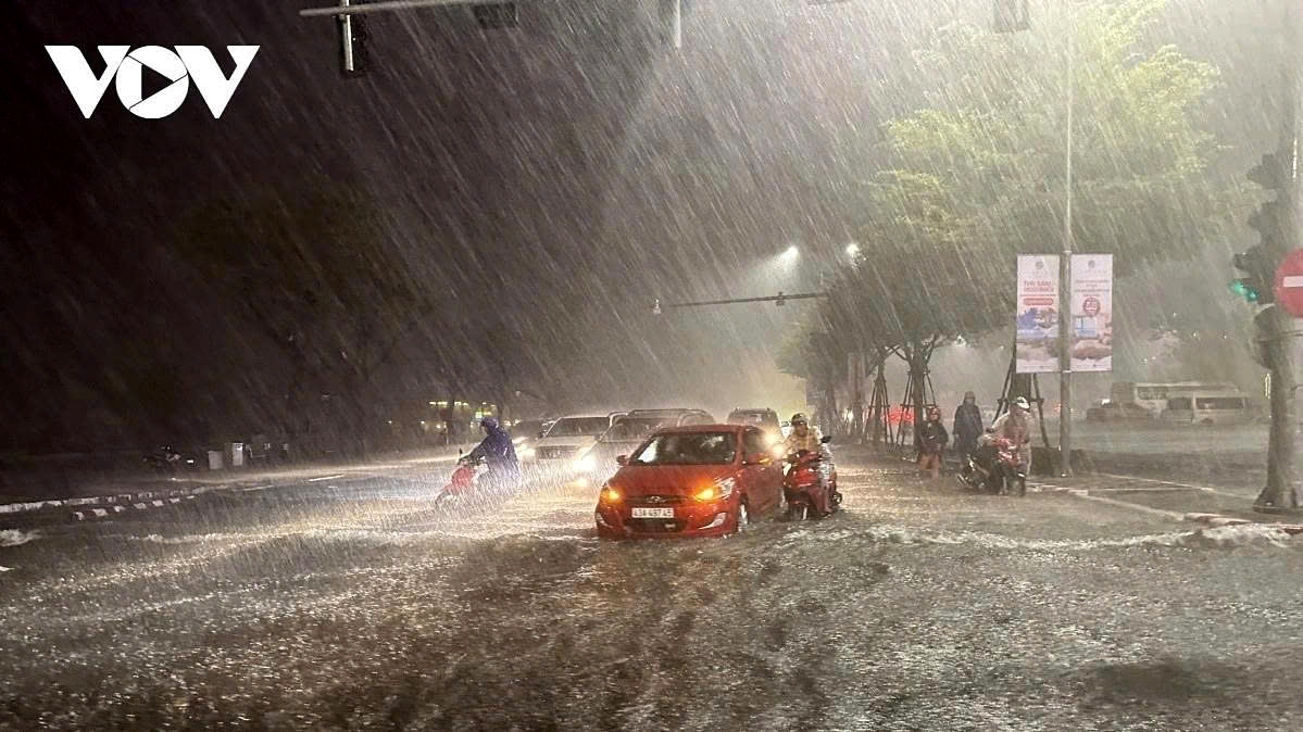 Heavy rain peaks across Northern Vietnam, authorities warn of landslide risks